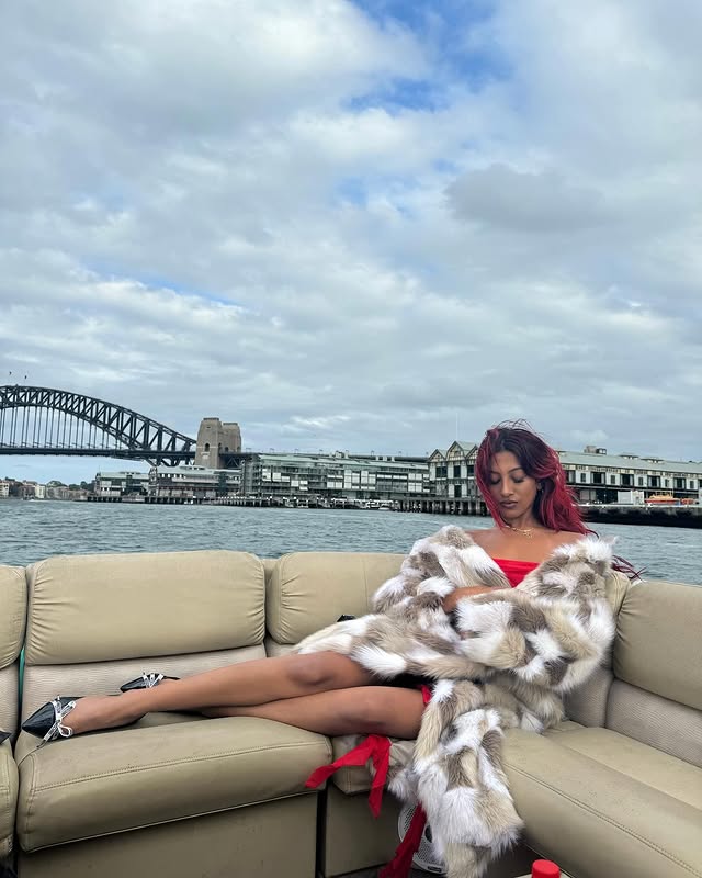 lightningcvnt's tweet image. fur coat thanks to @weedsellermaker