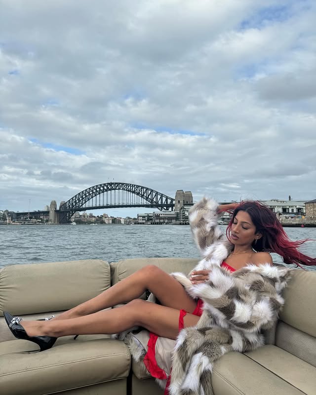 lightningcvnt's tweet image. fur coat thanks to @weedsellermaker