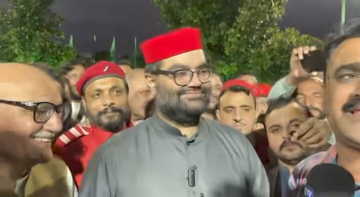 MianTahir777's tweet photo. مجھے سیکیورٹی کی کوئی ضرورت نہیں ہم نے فیصلہ کیا ہے کہ ہم اپنی حفاظت خود کریں گے۔ اب ریاست کو اسے برداشت کرنا ہوگا۔ اپنی حفاظت کے لیے ہم بندوق اٹھائیں گے۔

 مرکزی صدر عوامی نیشنل پارٹی، سینیٹر ایمل ولی خان, #ایمل_کے_ڈر_سے_اجلاس_ملتوی https://t.co/n56LmMtl3r