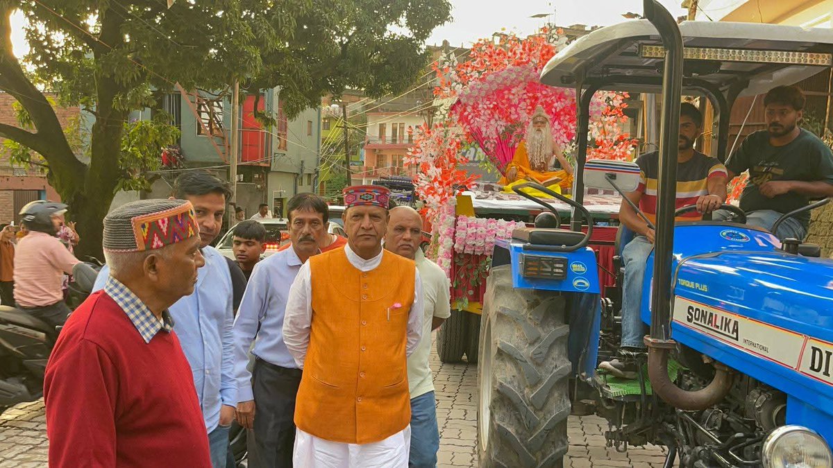 rajeevbindal's tweet image. आज महर्षि वाल्मीकि जी के प्रकट उत्सव के पावन अवसर पर नाहन में वाल्मीकि जी के मंदिर में पूजा-अर्चना उपरांत प्रकट उत्सव शोभा यात्रा कार्यक्रम में भाग लिया।
हम महृषि वाल्मीकि जी के प्रकट उत्सव की समस्त नाहन, सिरमौर और हिमाचल वासियों को बहुत-बहुत बधाई देते हैं।