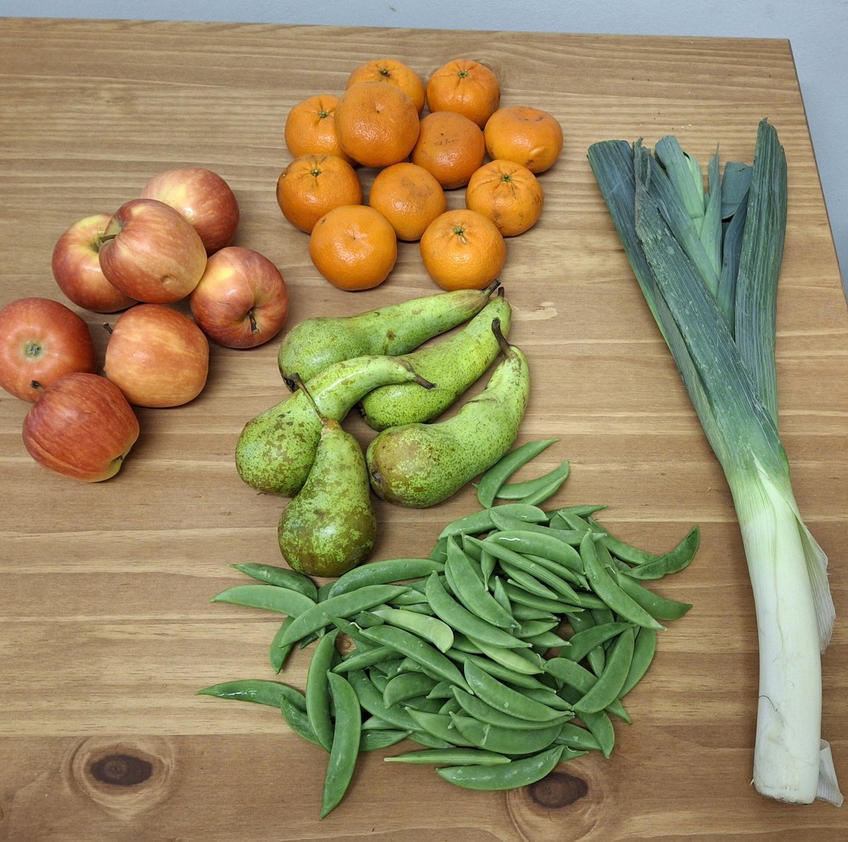 IslingtonMkts's tweet image. Just grabbed a whole bag of fresh veg at Chapel Market for £5! 🥕🍅

If you&apos;re in the area on your lunch break, pop by and support local traders. Fresh, affordable, and community-powered 💚

📍 Chapel Market, Islington

#SupportLocal #LondonMarkets #ChapelMarket #£5Shop