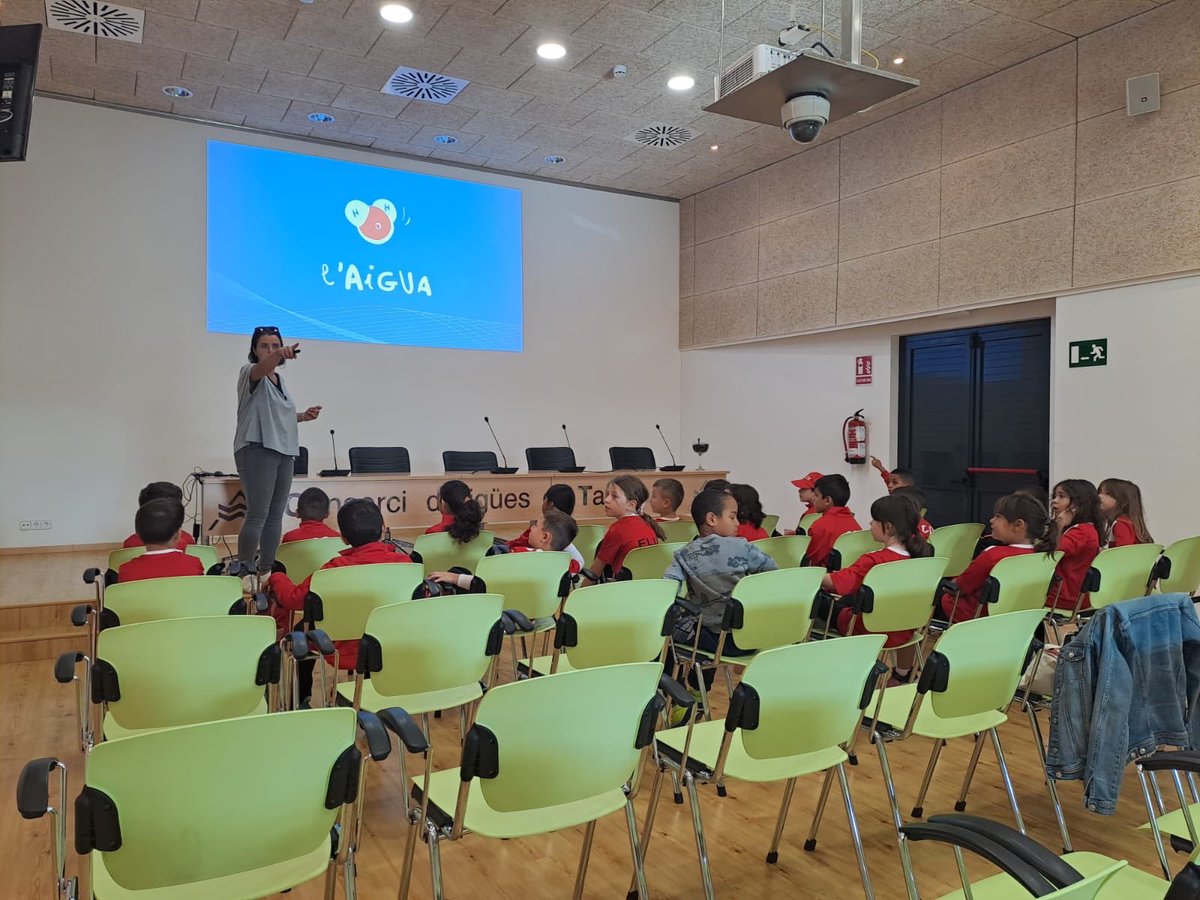 EscolaFlix's tweet photo. Avui l’alumnat de segon ha realitzat una visita a l’ETAP de l’Ampolla per conèixer el tractament que es realitza a l’aigua potable abans de ser consumida amb seguretat. 
Moltes gràcies @consorciaigues 
#STEAM #ProjectesFAIG #ODS #TerresdelEbre https://t.co/sA4h9PAfIt