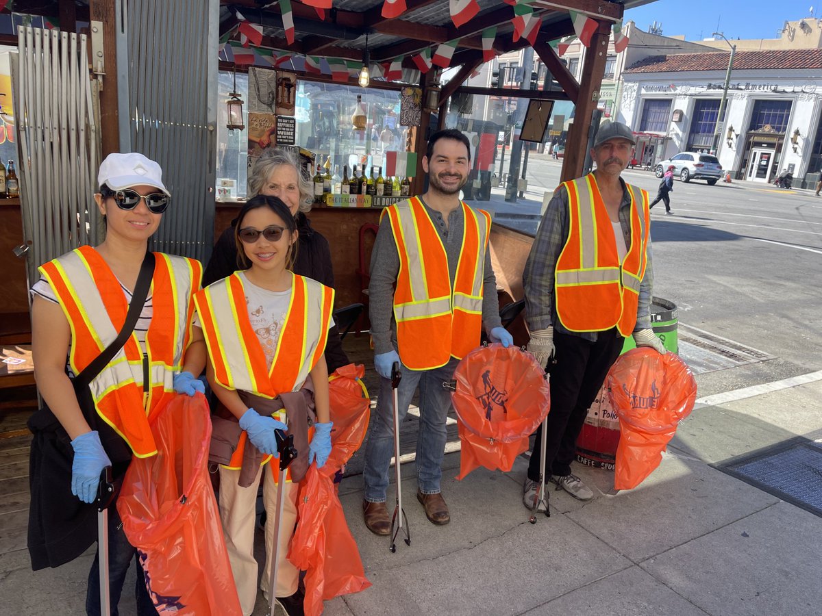 RefuseRefuseSF's tweet image. It's hardly a surprise to see over 500 volunteers come out this past weekend, strictly out of their own goodness, to pick up 520+ bags of litter at 32 cleanups citywide in San Francisco.
Keep SF clean for those of us that live, work, and visit this amazing city!