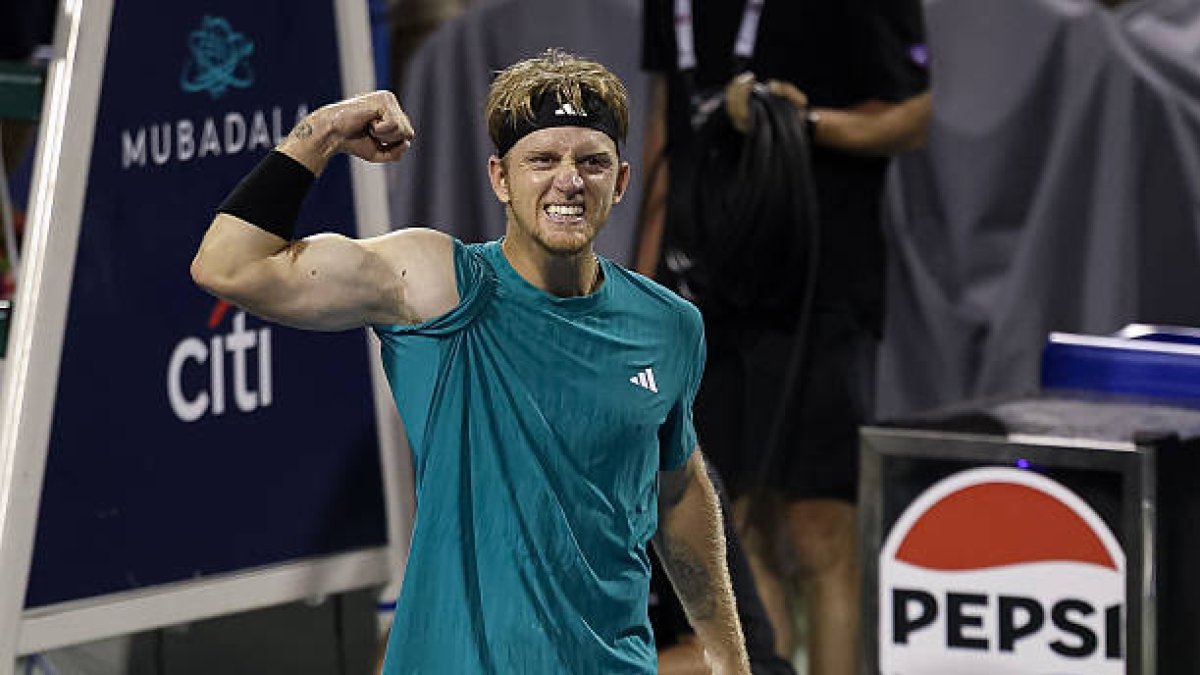 Es un día duro, muy duro.

Pero veo tanta gente desmereciendo a Davidovich….

Es el segundo mejor español, top 20 del mundo, y hoy ha perdido contra actualmente un top 5 mundial por nivel.

Yo seguiré comandando el barco.

Próxima estación: Bruselas 🇧🇪