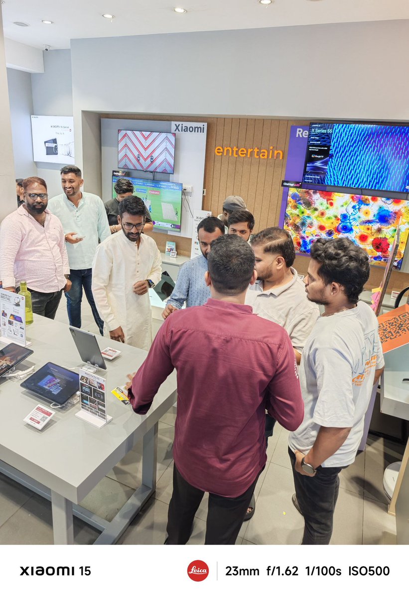 Sh75977Shinde's tweet image. What a fun day with my Mi Fam ❤️
XFC Pune Oct 25 Meet-up at Mi Store was full of energy &amp;amp; tech talks 🔥
Diwali Sale + upcoming devices = double excitement!
#xiaomiindia #redmiindia #xfcpune