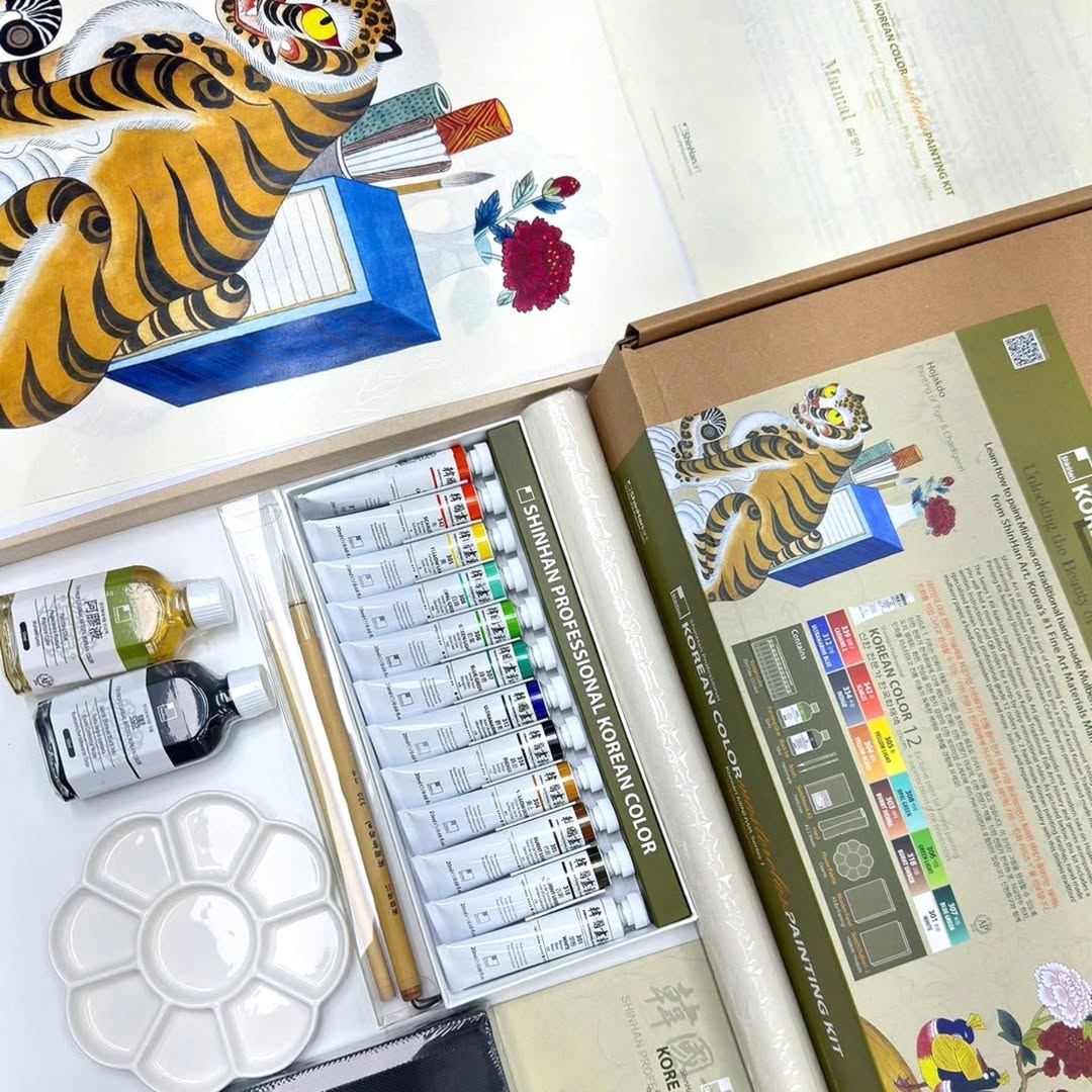 Happy Chuseok 2025! Enjoy a rice cake or two!

For "Korean Thanksgiving" try painting a mythical 호랑이 (horangi) tiger with our ShinHan Professional Korean Color Painting MINHWA Kit Series or your favorite ShinHanArt materials?

shinhanart.com

#ShinHanArt #Chuseok2025