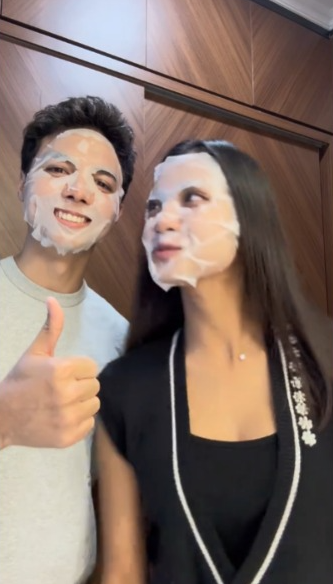 Yunitamini1's tweet photo. glowing look william &amp; flavio tuh rahasianya some by mi yuja daily mask 😍 https://t.co/f5XZ0HwRlJ