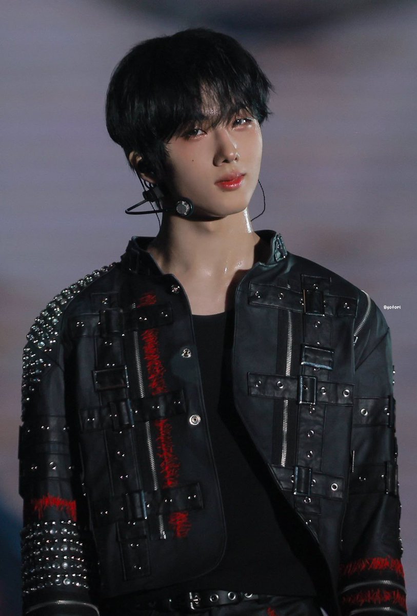 asteriungs's tweet image. prettiest human ever