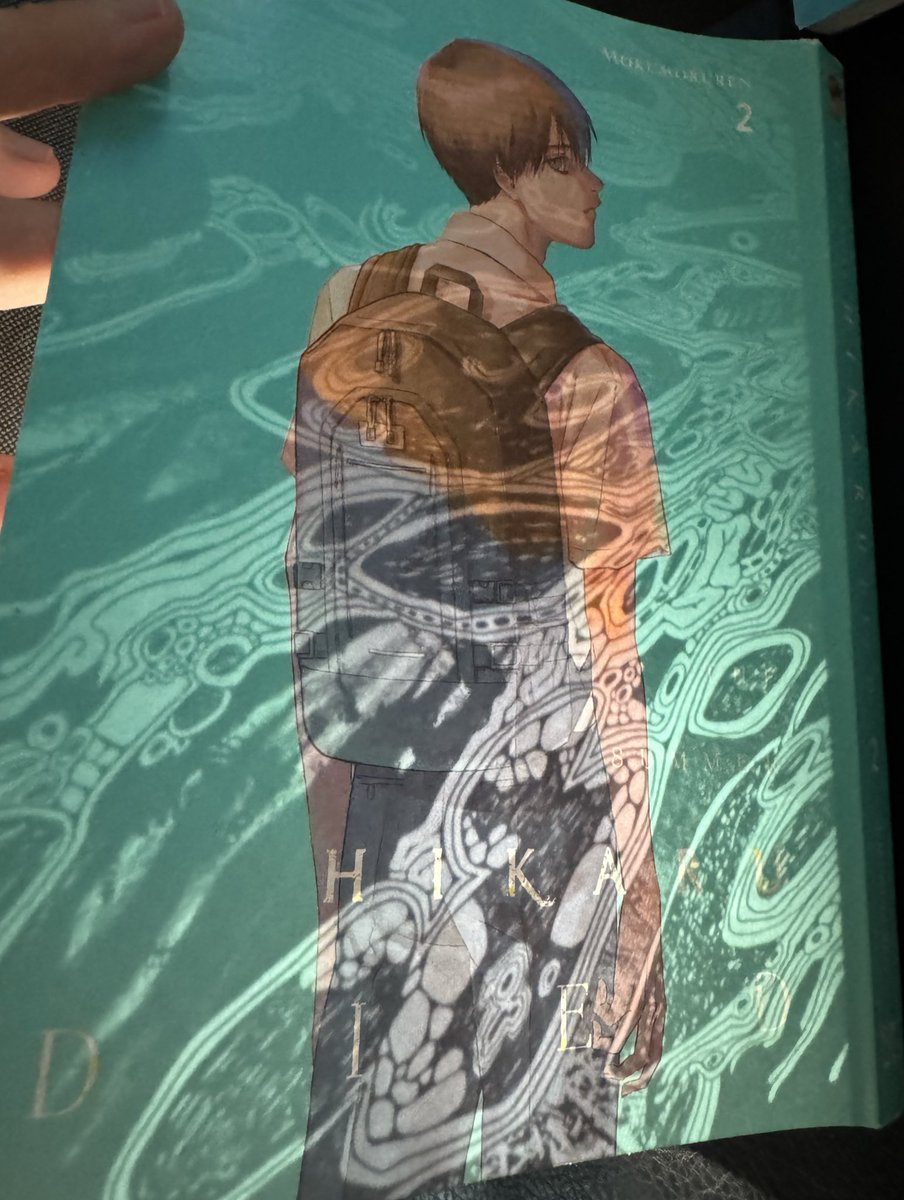 So if you put a light under the pages of the Summer Hikaru Died manga you can see this cool goopy form shining through! 👻 #TSHD
