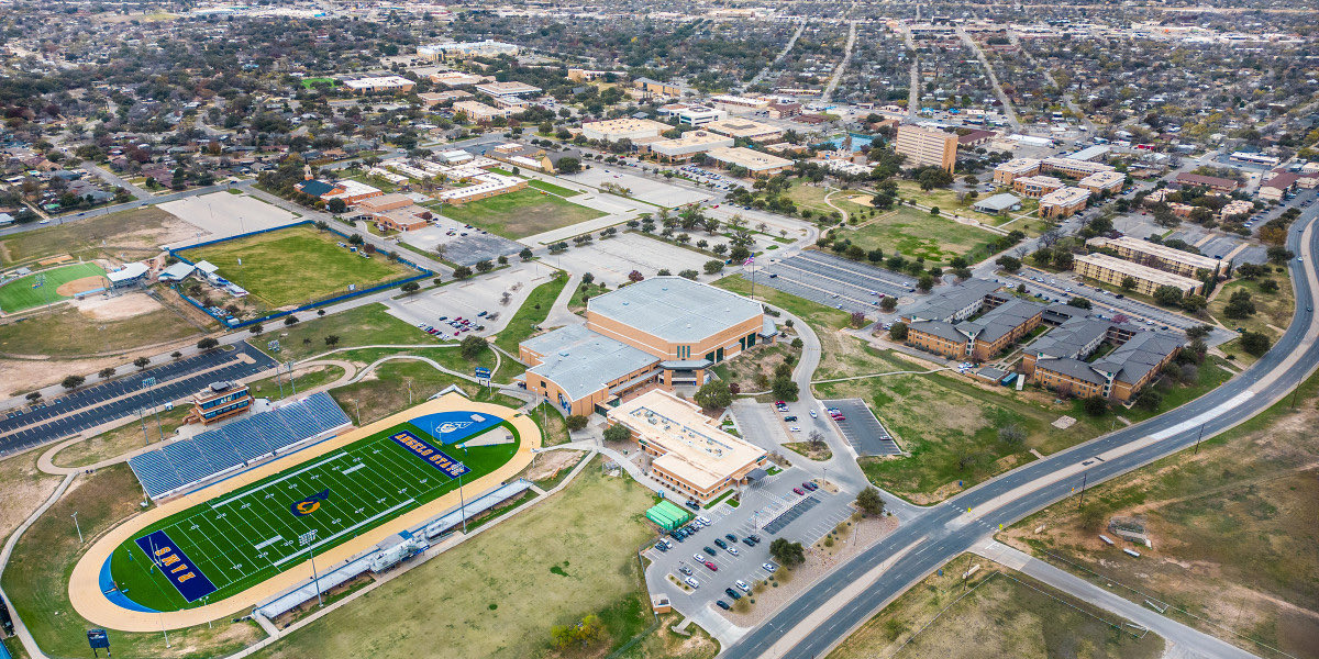 Small College Hoops (@smchoops_) on Twitter photo 🚨Small College Hoops Program OTD🚨
🏀Angelo State🏀
📄- LSC/ NCAA DII
📍- San Angelo, TX
👥 - Undergrad population (5.5K)
Last season the rams had a good season in a tough Lone Star. Also great at home finishing with a 11-2 record. 25/26’ season will be 🔥
<a href="/AngeloStateMBB/">Angelo State MBB</a> 🚨Small College Hoops Program OTD🚨
🏀Angelo State🏀
📄- LSC/ NCAA DII
📍- San Angelo, TX
👥 - Undergrad population (5.5K)
Last season the rams had a good season in a tough Lone Star. Also great at home finishing with a 11-2 record. 25/26’ season will be 🔥
<a href="/AngeloStateMBB/">Angelo State MBB</a>