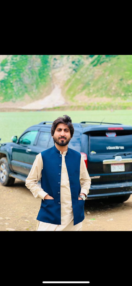 نے کہ خنک زہیری
دا دے او ننک زہیری 
زہیرے نے کن صحرا 
نے کہ گلشنک زہیری 
زہیری اُستا شلانے خاخر 
یاد بریسہ نی یاد بریسہ نی

#ReleaseYousafQalandrani