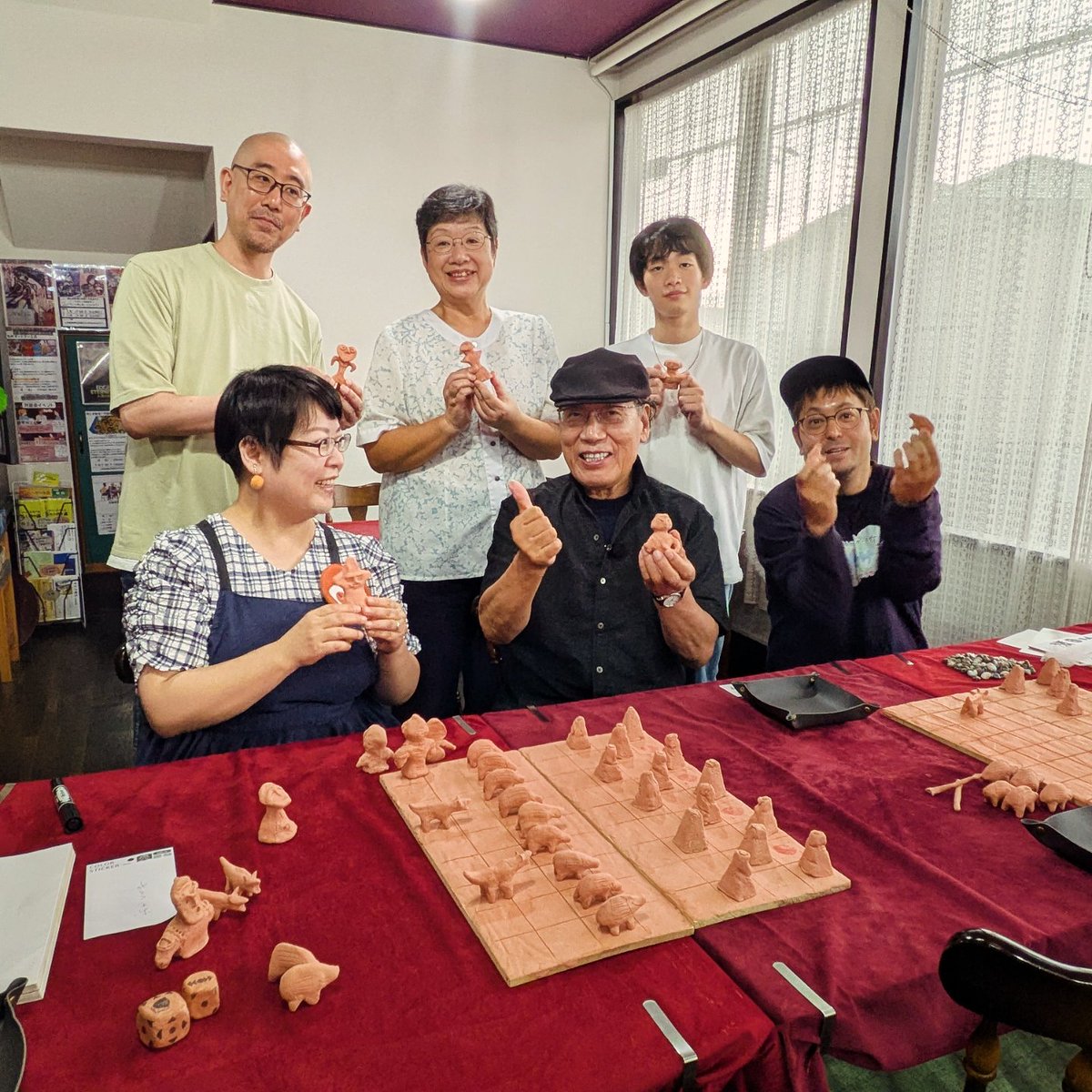 JOMON972953's tweet photo. 「吉田類の酒場放浪記」をご覧頂きありがとうございました。
吉田類さんに縄文人が考えたっぽいボードゲーム「縄文将棋」を体験して頂きました。
見逃し配信も今日から1週間観られますので、ぜひ。
TVer「吉田類の酒場放浪記」👇️
https://t.co/duBlJieC15

#ボードゲーム
#加曽利貝塚
#縄文将棋 https://t.co/bqJFOMi82t