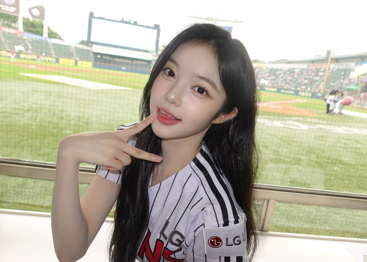 gueilds's tweet image. ian my cutie ໒꒰ྀི ∩ ⸝⸝ ∩ ꒱ྀིა