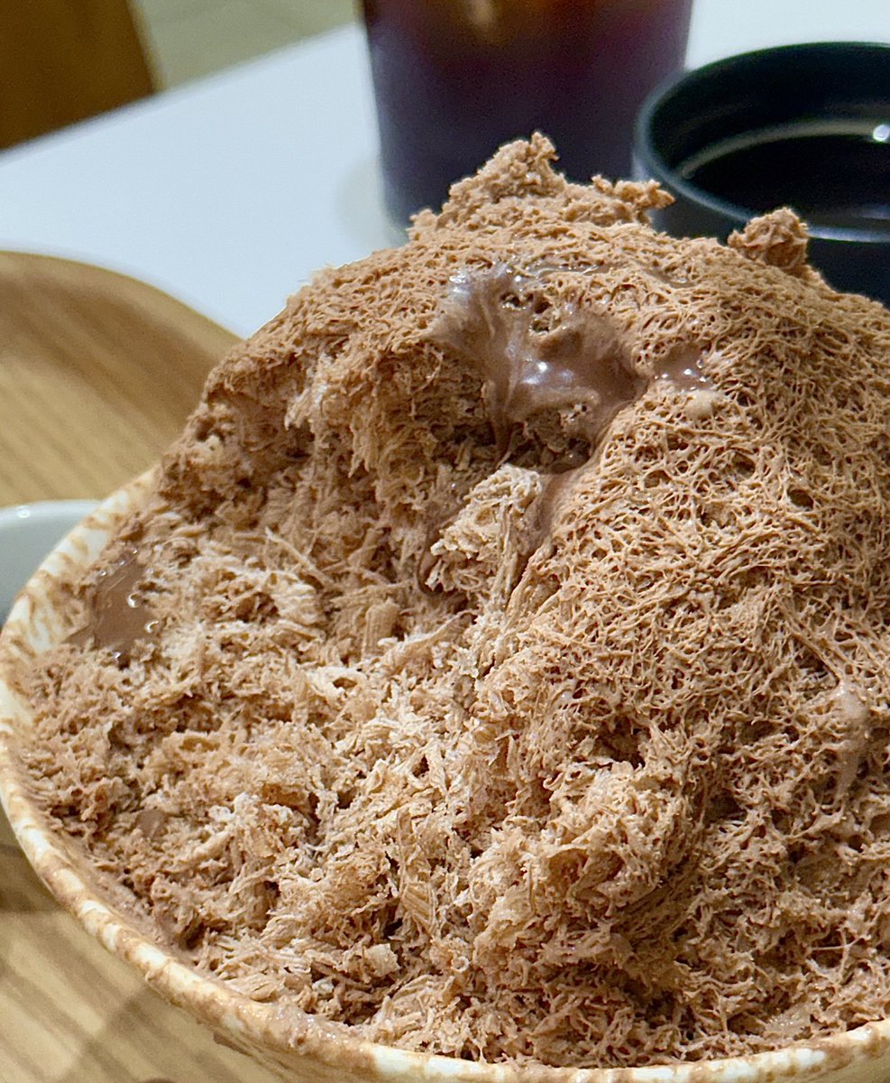 BAEG0PAY00's tweet image. • 홍대 &amp;lt;17도씨&amp;gt;
오랜 먹킷리스트였던 17도씨 다녀왔어요•• 제가 먹어본 초콜릿 중에 제일 진하고 꾸덕했어요 진짜 초콜릿을 퍼먹는 느낌 초코빙수도 10월까지만 한다고 해서 먹어봤는데 너무 부드럽고그동안 먹은 초코빙수들은 다 가짜 같다는 생각이 들 정도로 진하고 맛있었습니닷,,