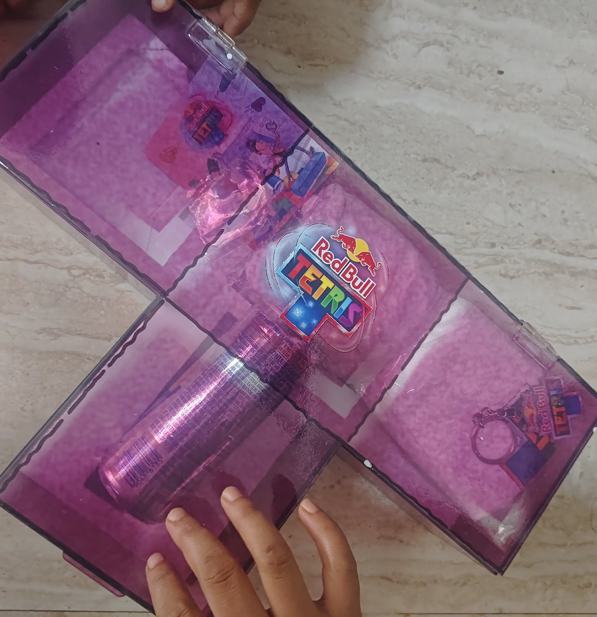 Captainknows_'s tweet photo. Thank you @redbull @redbulletin for the merch. It was such an awesome time to try the new #RedbullTetris game while wearing the redbull tshirt &amp; drinking the new exclusive Redbull tetris drink. 

Can't wait to see you guys again in a few weeks! 🤞 https://t.co/KQDpQgoXsE