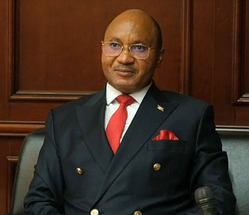 Bunyoni en isolement total à #Gitega : l’ancien Premier ministre burundais est dans un état psychologique alarmant. Ses conditions de détention inquiètent l’APRODH et d'autres défenseurs des droits humains. <a href="/MiniJustice_BDI/">Ministère de la Justice de la République Burundi</a>  ➡️rpa.bi/index.php/actu…