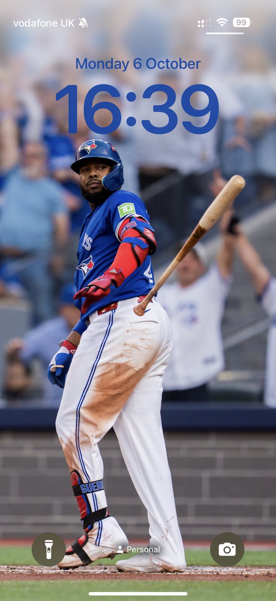 BlueJaysFansUK's tweet photo. Not looking too shabby as a wallpaper! Own up, who else has done it!! 🙋🏻♂️
#grandslam #batflip #alds #vladdy #PLAKATA #WANTITALL https://t.co/5SBywg98A6