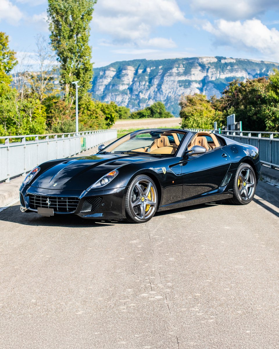 rmsothebys's tweet photo. The SA Aperta: 80 built.
Nero Stellato. Beige leather.
670 PS V-12. 325 km/h.
One of only 14 with a factory carbon fibre hard top.
This is Ferrari rarity at its finest. Register to bid at https://t.co/E4jjVAg3f1 #RMMunich
#RMSothebys #Ferrari #SAAperta #599GTO https://t.co/aAdnmLqFBH