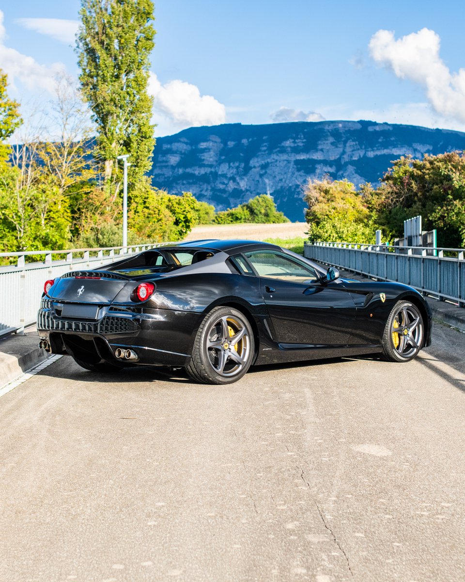 rmsothebys's tweet photo. The SA Aperta: 80 built.
Nero Stellato. Beige leather.
670 PS V-12. 325 km/h.
One of only 14 with a factory carbon fibre hard top.
This is Ferrari rarity at its finest. Register to bid at https://t.co/E4jjVAg3f1 #RMMunich
#RMSothebys #Ferrari #SAAperta #599GTO https://t.co/aAdnmLqFBH