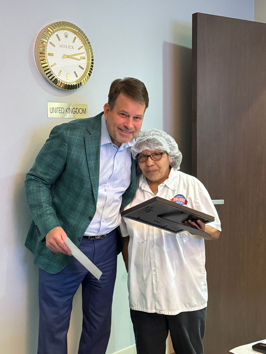 SweetPDTweets's tweet image. A huge congratulations to Olivia Medina on celebrating an amazing 35 years with Pecan Deluxe! 🌟

👉 Explore more of our team’s milestone celebrations and service awards on our website!
pecandeluxe.com/about/careers/…