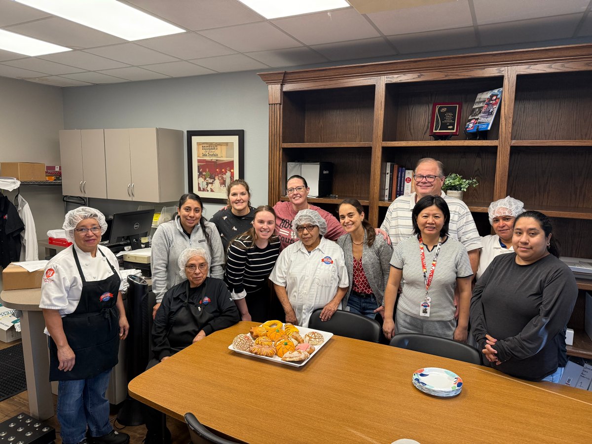 SweetPDTweets's tweet image. A huge congratulations to Olivia Medina on celebrating an amazing 35 years with Pecan Deluxe! 🌟

👉 Explore more of our team’s milestone celebrations and service awards on our website!
pecandeluxe.com/about/careers/…