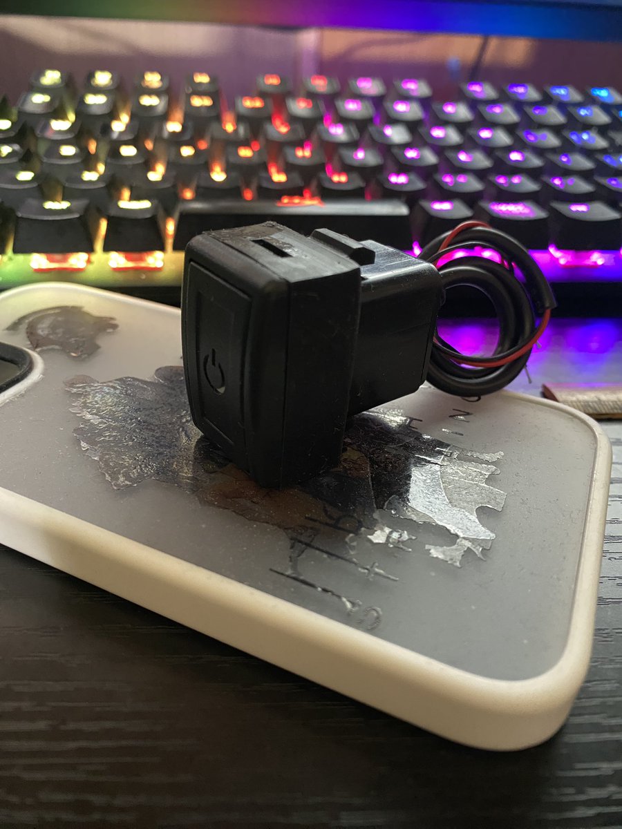 Schmidt23456's tweet photo. jb23に汎用品のプッシュスイッチのフィッティングスカスカで気に入らなかったのでアダプターを作って取り付けてみた結果
ドンピシャ過ぎて大満足 https://t.co/QCDBWG2iwr