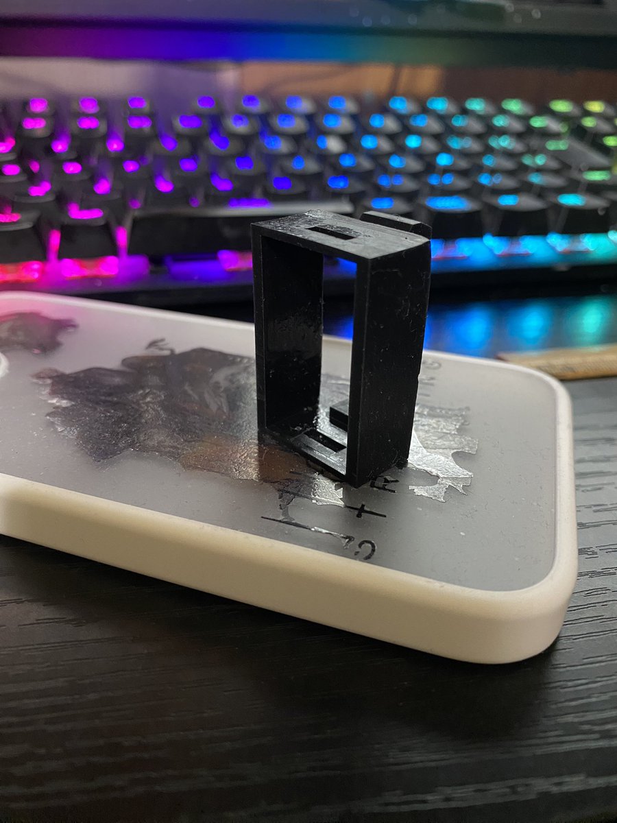 Schmidt23456's tweet photo. jb23に汎用品のプッシュスイッチのフィッティングスカスカで気に入らなかったのでアダプターを作って取り付けてみた結果
ドンピシャ過ぎて大満足 https://t.co/QCDBWG2iwr