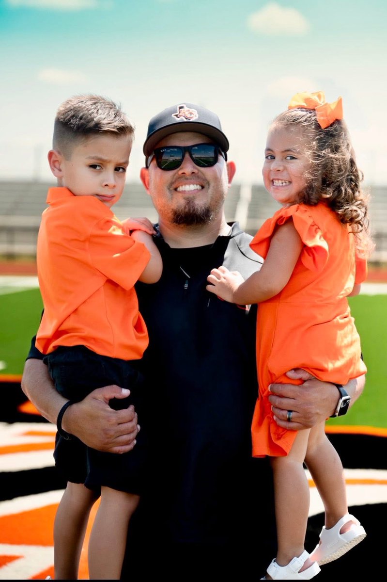 LisaMOrtega's tweet photo. Happy National coaches day to my favorite coach! Keep doing great things! Always proud of you!! Love you babe 🫶🏼

📸 creds: myself and KCISD 🧡🖤

@CoachOrtega33 https://t.co/JvTVClyI8T