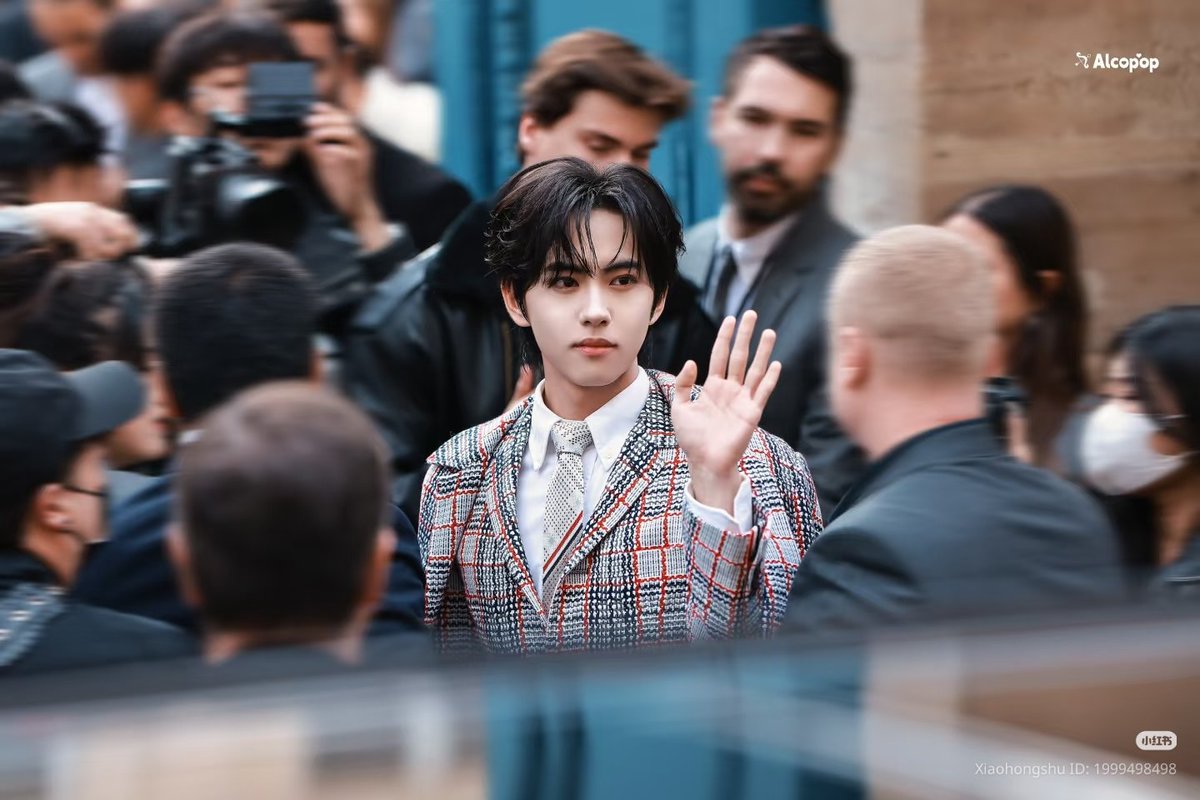 Speechless 😍 so stunning!!

#LiuXuanchengatPFW25
#LiuXuanchengxThomBrowne
#ThomBrowneSS26