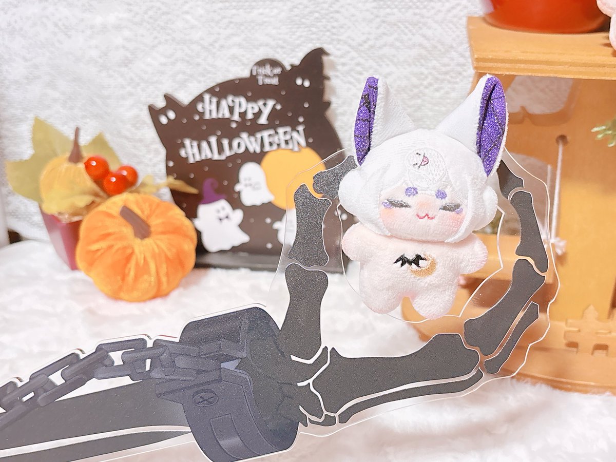 そういえば、じろぴ様【<a href="/jiropi_tw/">じろぴ🧸12/21cos🪄︎︎2/21.22fes🪄︎︎2/28MDP</a> 】から購入させていただいたcatch、ハロウィンおあげが完成したらちゃんと写真撮ろうと思ってたんだった！
すごく合う〜楽しい〜！！✨✨✨

catchデザイン↓
あやお様【<a href="/xxayao_nuixx/">あやお🐸@ぬい垢</a> 】のすぷーきーないと！
はちか様【<a href="/hatika_doll/">はちか🐾</a> 】のskeleton