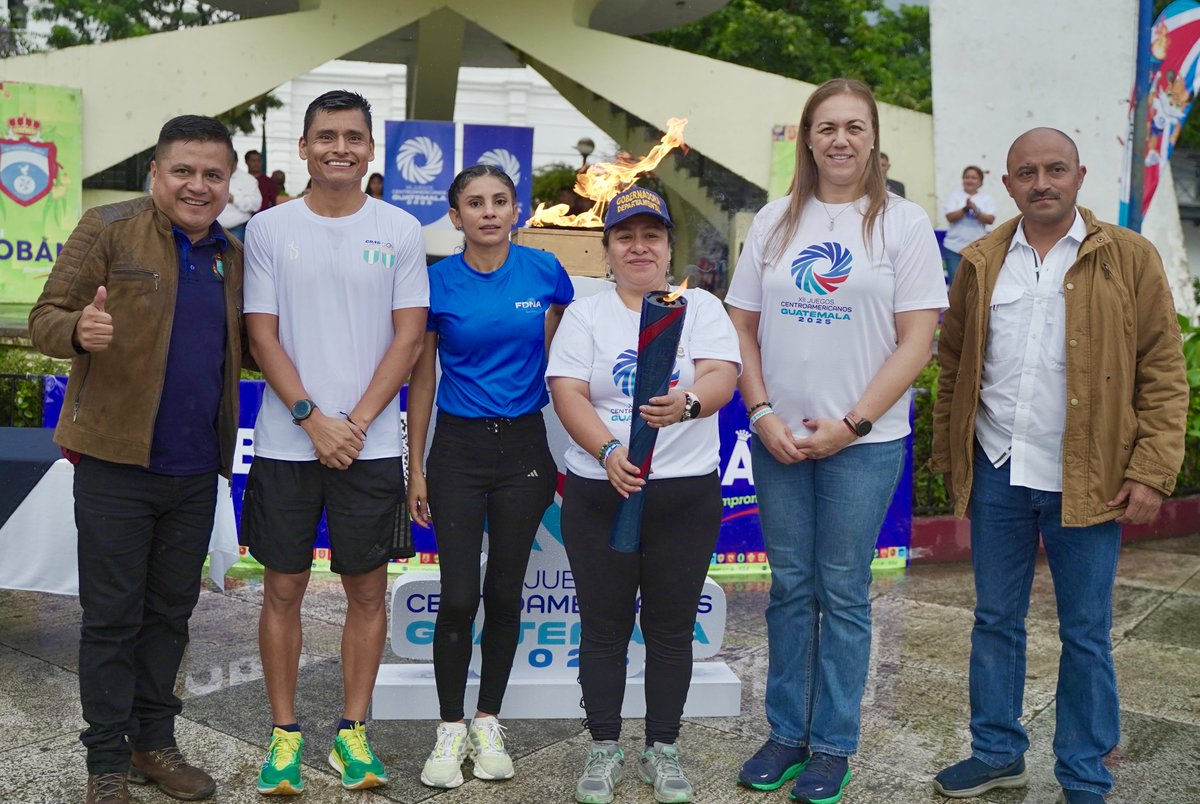 🌟🇬🇹 Cobán recibió con júbilo el fuego sagrado... La ciudad vivió una fiesta en la antesala a los Juegos Centroamericanos.

Las fotos 📸💙 bit.ly/48dfhHy
La nota 📝📌 guatemala2025.gt/noticias/89004

#JJCC2025 #UnidosPorElDeporte #FuegoSagrado #Guatemala2025