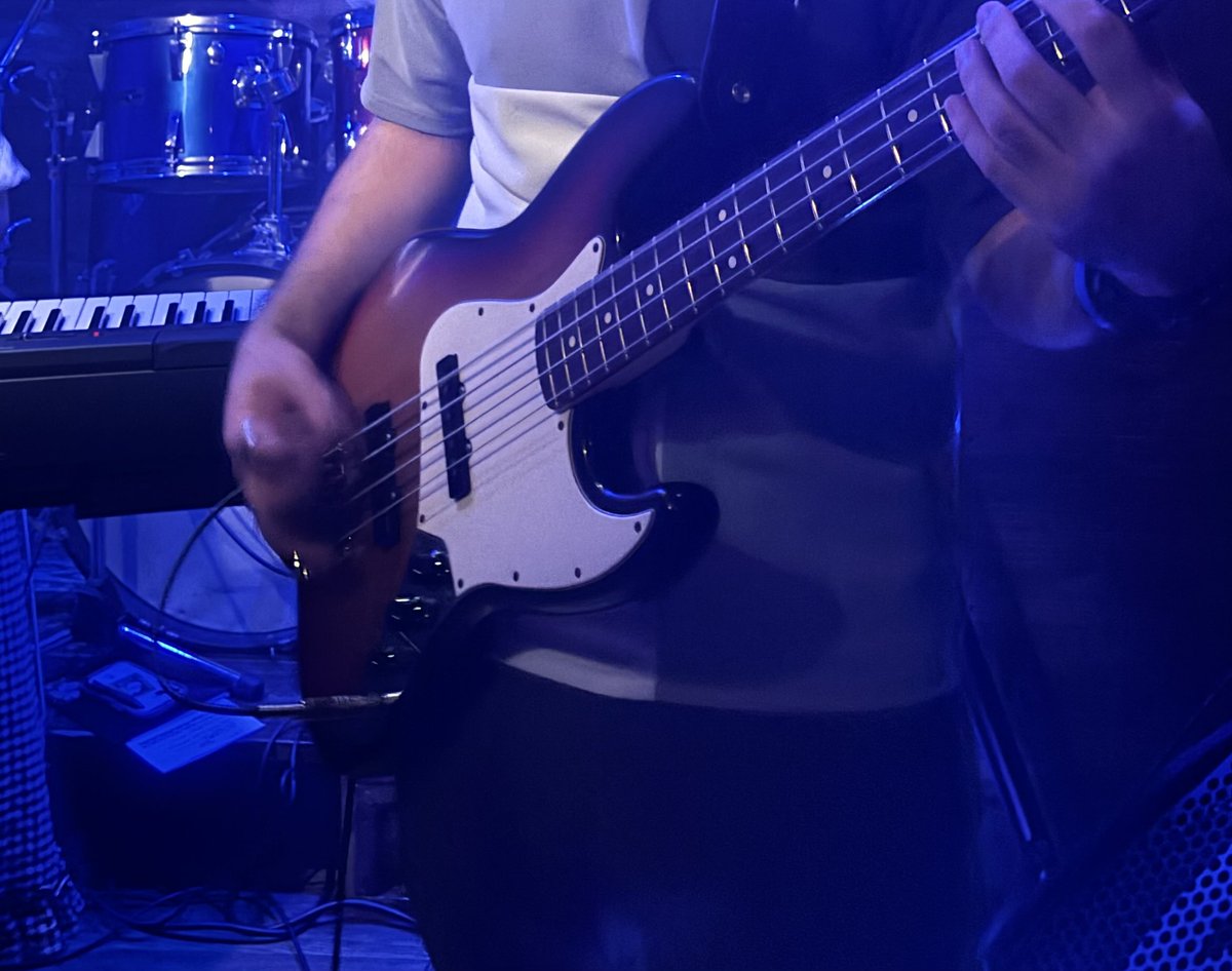 10/4に部内ライブを開催しました！
今回は最多の10バンドが出演し大いに盛り上がりました！
つくバンでは部内ライブに向けて、個別のバンドでの活動もございます。次のライブに向けて活動を始める方もいますので、興味のある方はぜひ、この機会にご連絡ください🎵

#つくば #音楽サークル #コピバン