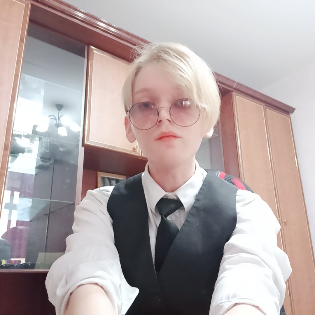 Меня подстригли почти как я хочу.