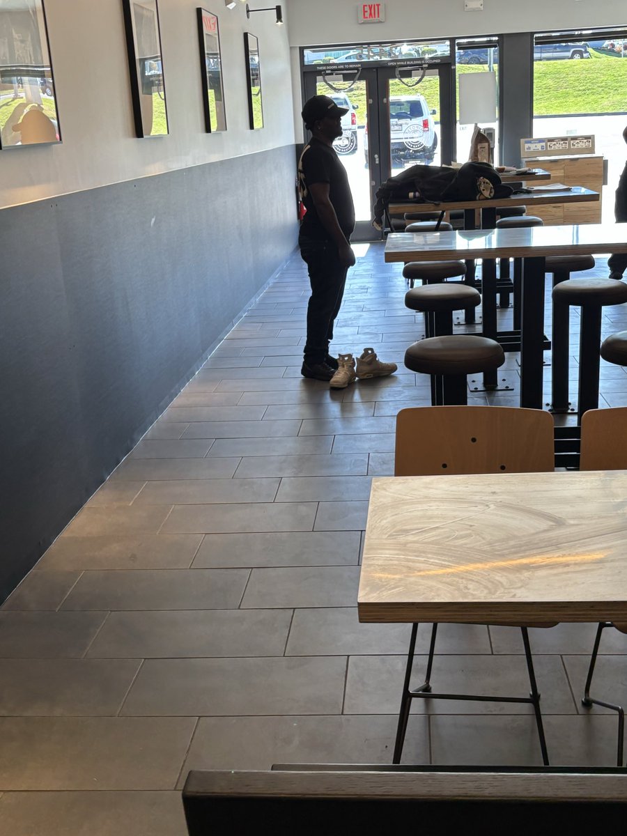 Alrockefeller11's tweet image. Come on man have some class.  Change those shoes in the locker room.  #etiquette