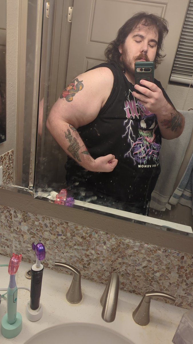 They say black is slimming right? 

Missed the gym today but hoping to get back this week 💪 🐯