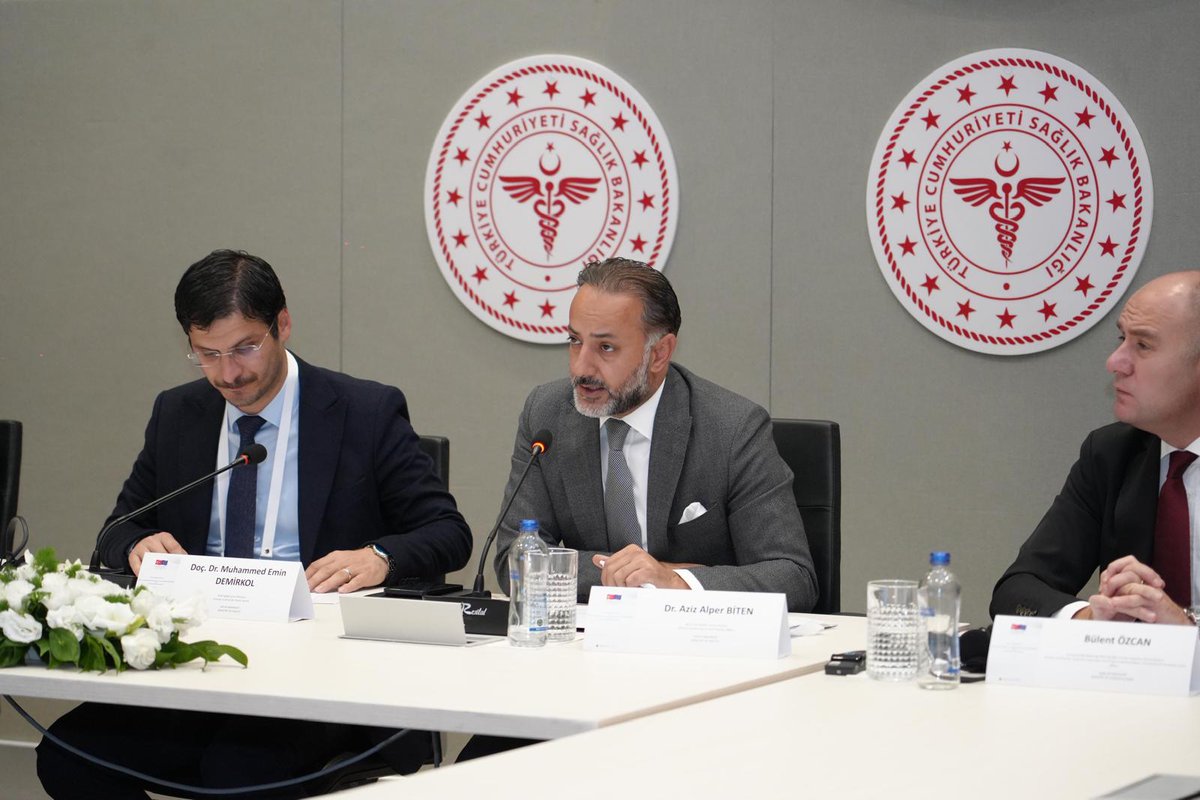 disabgm's tweet photo. Avrupa Birliği tarafından finanse edilen ve Dünya Sağlık Örgütü ile iş birliği içerisinde yürütülen “Türkiye’de Sağlık Güvenliği Projesi” ve “COVID-19 ve Diğer Halk Sağlığı Acil Durumlarına Karşı Ulusal Kapasitesinin Güçlendirilmesi Projesi”nin Ortak Yönlendirme Komite Toplantısı Bakanlığımız ev sahipliğinde gerçekleştirildi.
 
Avrupa Birliği Türkiye Delegasyonu, Dünya Sağlık Örgütü, Dışişleri Bakanlığı-AB Başkanlığı, Merkezi Finans ve İhale Birimi, ilgili diğer Bakanlıkların temsilcileri ve Bakanlığımızdan diğer paydaşların katılımıyla gerçekleştirilen toplantıda projelerin mevcut durumu ve önümüzdeki dönemde yapılacak faaliyetlere ilişkin görüş alışverişinde bulunuldu.

@saglikbakanligi