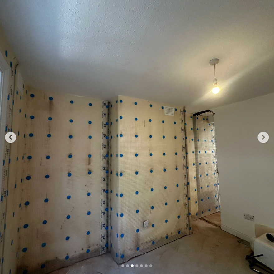 APGoochLtd's tweet photo. This property in South East London (SE18) was suffering from widespread rising dampness and associated hygroscopic salt contamination despite the presence of a dense internal render system. We installed a chemical damp proof course and applied 3mm meshed ventilated membane. https://t.co/zAk50IgyVA