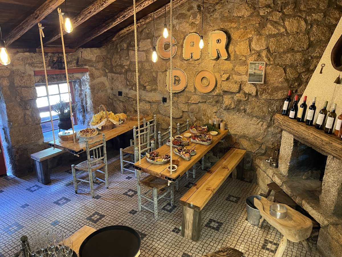 AHistoricasPT's tweet image. A #CARDO - Taberna &amp;amp; Mercearia, na Aldeia Histórica de #Sortelha, foi distinguida com o #Tripadvisor Travellers’ Choice Awards 2025 - entre os 10% melhores restaurantes do mundo!

Sabores autênticos das #AldeiasHistoricasdePortugal que conquistam corações. 

#AldeiasHistoricas