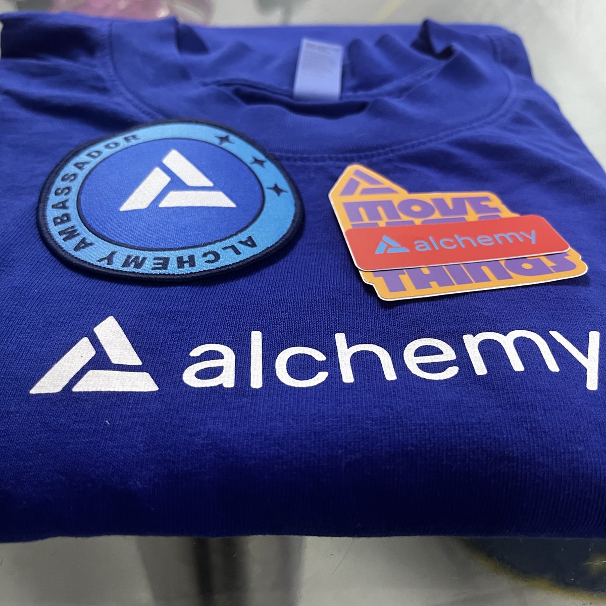 New week, new vibes ✨ <a href="/Alchemy/">Alchemy</a> tee just landed... Thank youuuu 🧙‍♂️!!!

That’s what life is about… mini details, mini-content, mini-experiments, mini-learnings. 

Step by step 🛠️🚀 

#keepbuilding  #web3