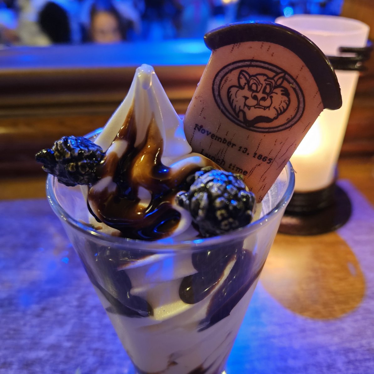 Geniet van lunch of diner in het allereerste 𝐇𝐚𝐥𝐥𝐨𝐰𝐞𝐞𝐧 𝐫𝐞𝐬𝐭𝐚𝐮𝐫𝐚𝐧𝐭 van Disneyland Paris bij The Unlucky Nugget Saloon in Frontierland 🎃 Lees en bekijk meer + menu 👉 discoverthemagic.nl/disneyland-par…

📷 Theme Park Woldwide