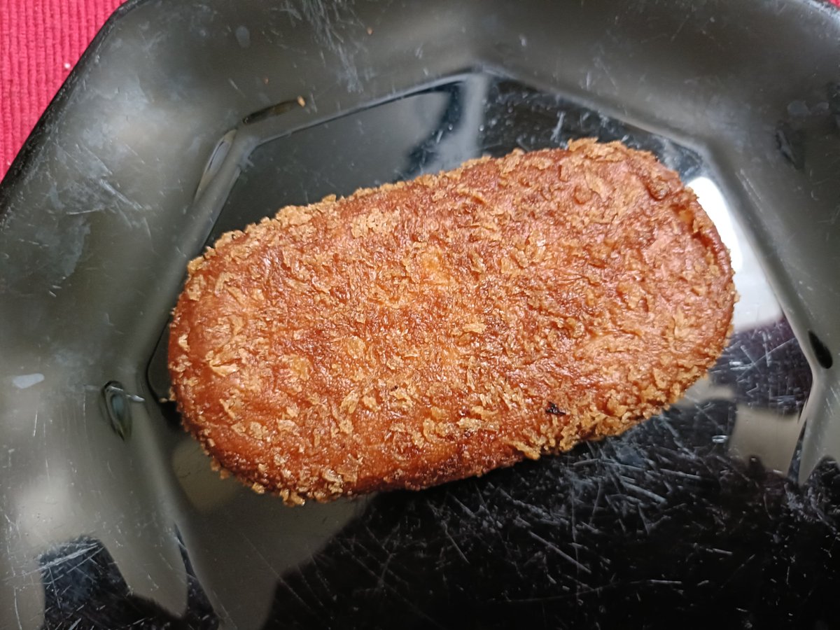 🇫🇷あんまり食欲がなかったので、冷凍してあったとっておきのカレーパンを💕
食欲復活した😂
#Paris