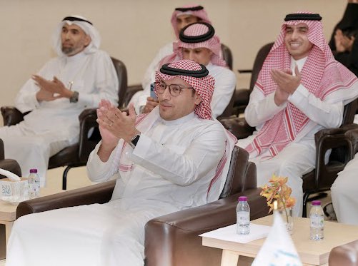aflath_sa's tweet photo. #جمعية_أفلاذ_لتنمية_الطفل تستقبل سعادة رئيس #جامعة_الملك_فيصل أ.د. عادل أبوزنادة، ووكلاء الجامعة وصحبه الكرام.
وكان في استقبالهم سعادة رئيس مجلس إدارة الجمعيّة م.منصور بن إبراهيم العفالق،ونائب الرئيس أ. إياد بن قيس آل الشيخ مبارك،وأمين عام الجمعيّة فضيلةالشيخ #د_أحمد_البوعلي 

تعرّف سعادته والوفد المرافق خلال الزيارة على برامج الجمعيّة النوعية ومنجزاتها في مجال تنمية الطفولة،كما تخللت الزيارة فقرات إبداعية قدّمها الأطفال،وشهد اللقاء تأكيدًا مشتركًا على أهمية تعزيز الشراكة بين الجامعة والجمعيّة في مجالات البحث والتطوير المجتمعي،بما يسهم في دعم جودة حياة الطفل وتنمية المجتمع.

@KFUniversity 
#الأحساء #الطفولة #تنمية_المجتمع 
#أفلاذ #شراكة_مجتمعية