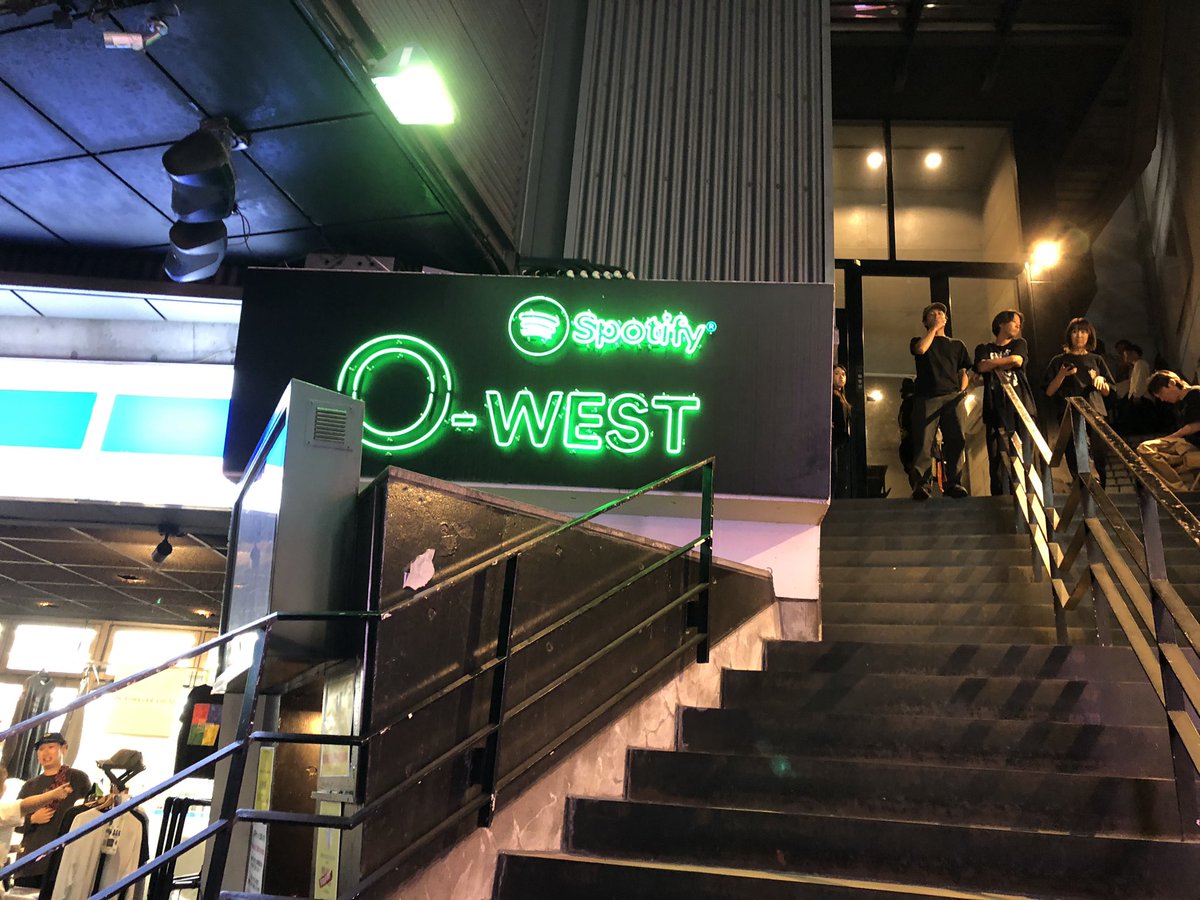 sacragasuki's tweet image. 本日のライブハウス
渋谷O-west
2時間休憩なしで勝負
見てるこっちも体力大丈夫かと思うくらい白熱のライブでした
ワンマンライブソールドアウトおめでとうございます!
#tfy
#エバヤン