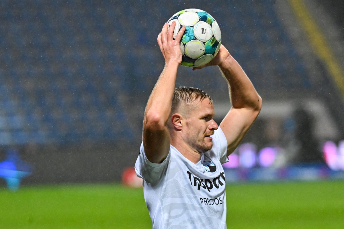 FCSlovanLiberec's tweet photo. Fanoušci #FCSL podruhé za sebou zvolili hráčem zápasu Jana Mikulu! #LIBBOH 🔝3️⃣ 🐇 https://t.co/stsCZ6gDlf