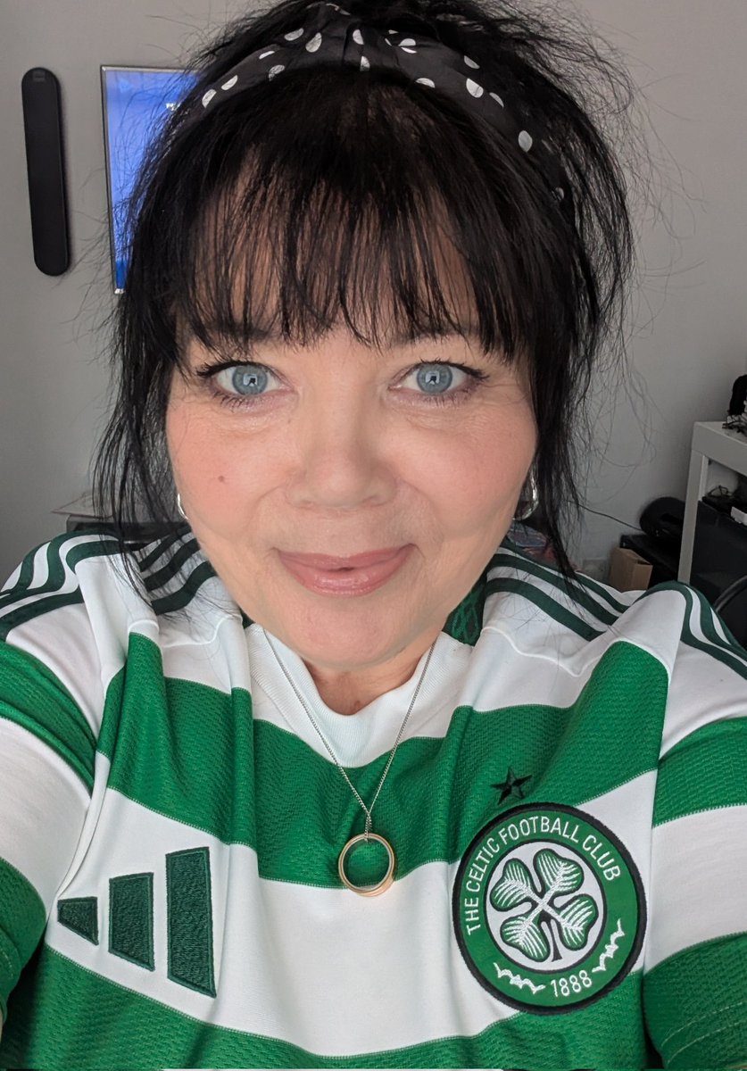 celtic_ma1888's tweet image. Love this shirt even tho my girls say they all look the same 🙄😆💚🍀
#NewProfiIePic