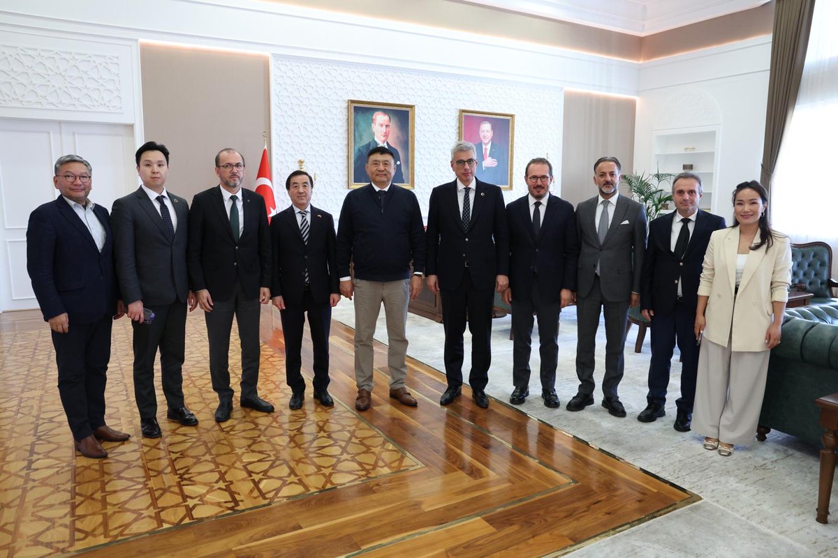 disabgm's tweet photo. Bakanımız Sayın Prof. Dr. Kemal Memişoğlu, Moğolistan Sağlık Bakanlığı Müsteşarı Sayın Orchirbat Dagvador’u ve Moğolistan’ın Ankara Büyükelçisi Sayın Munkhbayar Gombosuren'i makamında kabul etti.
Görüşmede iki ülke arasındaki sağlık alanında iş birliği konuları ele alındı. 🇹🇷🇲🇳

@saglikbakanligi