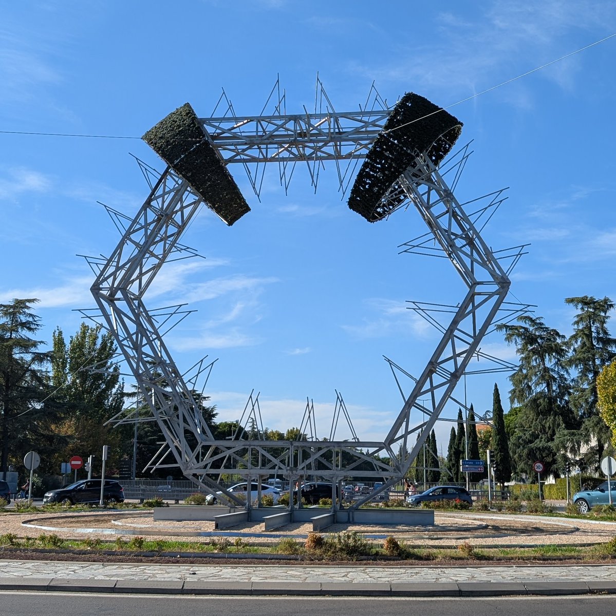La Navidad comienza con pinchos y cejas de cabreo.