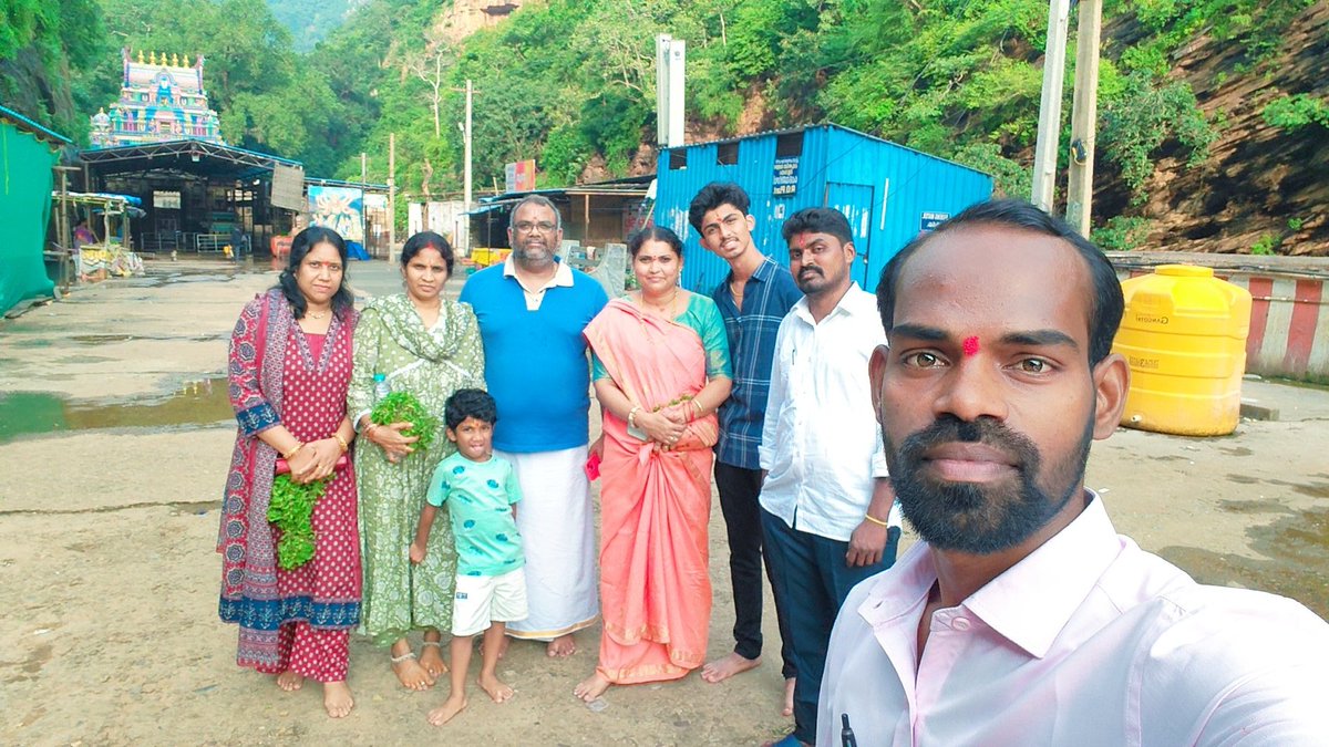 Narendra_yours's tweet photo. అహోబిలం పుణ్యక్షేత్రంలో జనసేన రాష్ట్ర అధికార ప్రతినిధి, రాష్ట్ర నాటక అకాడమీ డైరెక్టర్ పి.శివ పార్వతి గారు, రిజినల్ మహిళా కో-ఆర్డినేటర్ బి.పార్వతి నాయుడు  శ్రీ లక్ష్మీనరసింహస్వామి వారికి ప్రత్యేక పూజలు చేశారు. సోమవారం వీరికి  నరేంద్ర గౌడ్, ప్రేమ్ స్వాగతం పలికారు. @Sivaparvathijsp https://t.co/5zjZuWaMpx