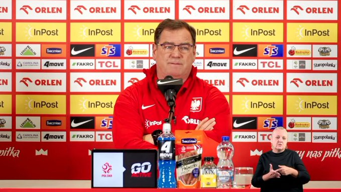 WeszloCom's tweet photo. Urban: "Pietuszewski robi na mnie ogromne wrażenie, ale to jeszcze nie ten moment, żeby był w pierwszej reprezentacji. On jest bardzo młody i trzeba ostrożnie go wprowadzać". https://t.co/gKg3D0GBt2
