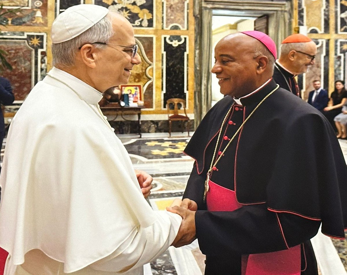 El Papa Leòn XIV recibiò el pasado dos octubre en el Vaticano al nuevo Obispo de RD, Manuel Ruìz, a quien agradeciò su elecciòn y aprovechò para lo invitarlo a visitar a la RD, cuando lo considere.